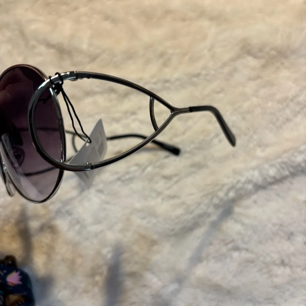 NWT Sunglasses Black Silver Wire Frames UV400 Sun Protection Retro 70s vibe